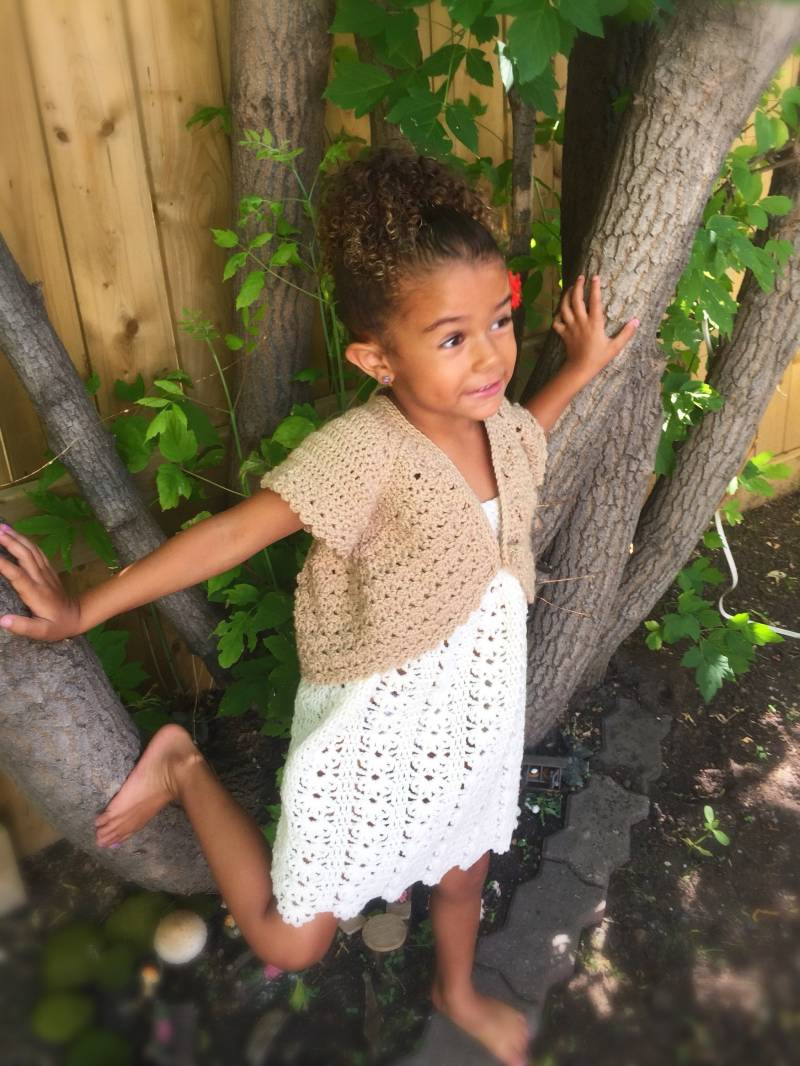 Flatterärmel Shrug/Baby/Kleinkind von thewhimsicalelephant