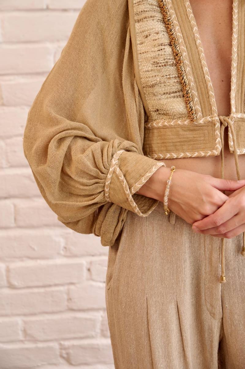 Meraki Jackealmondrohseide Jacke Mit Glasperlendetailsboho Chicelegantes Resort von thewhiteravennest