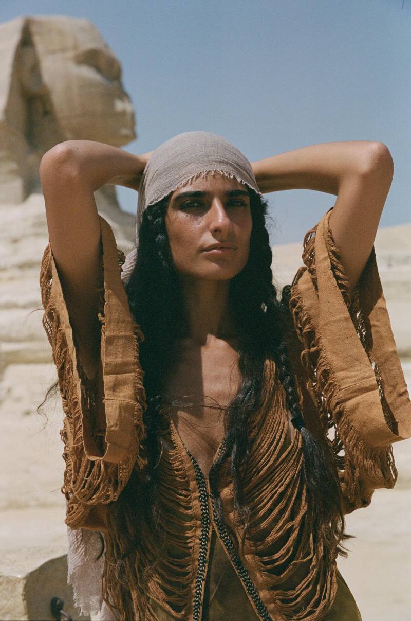 Oud Top Safron Sommertop Mit Offenem Webmuster Aus Rohseide Handperlenbesetzte Details Boho Chic Top von thewhiteravennest