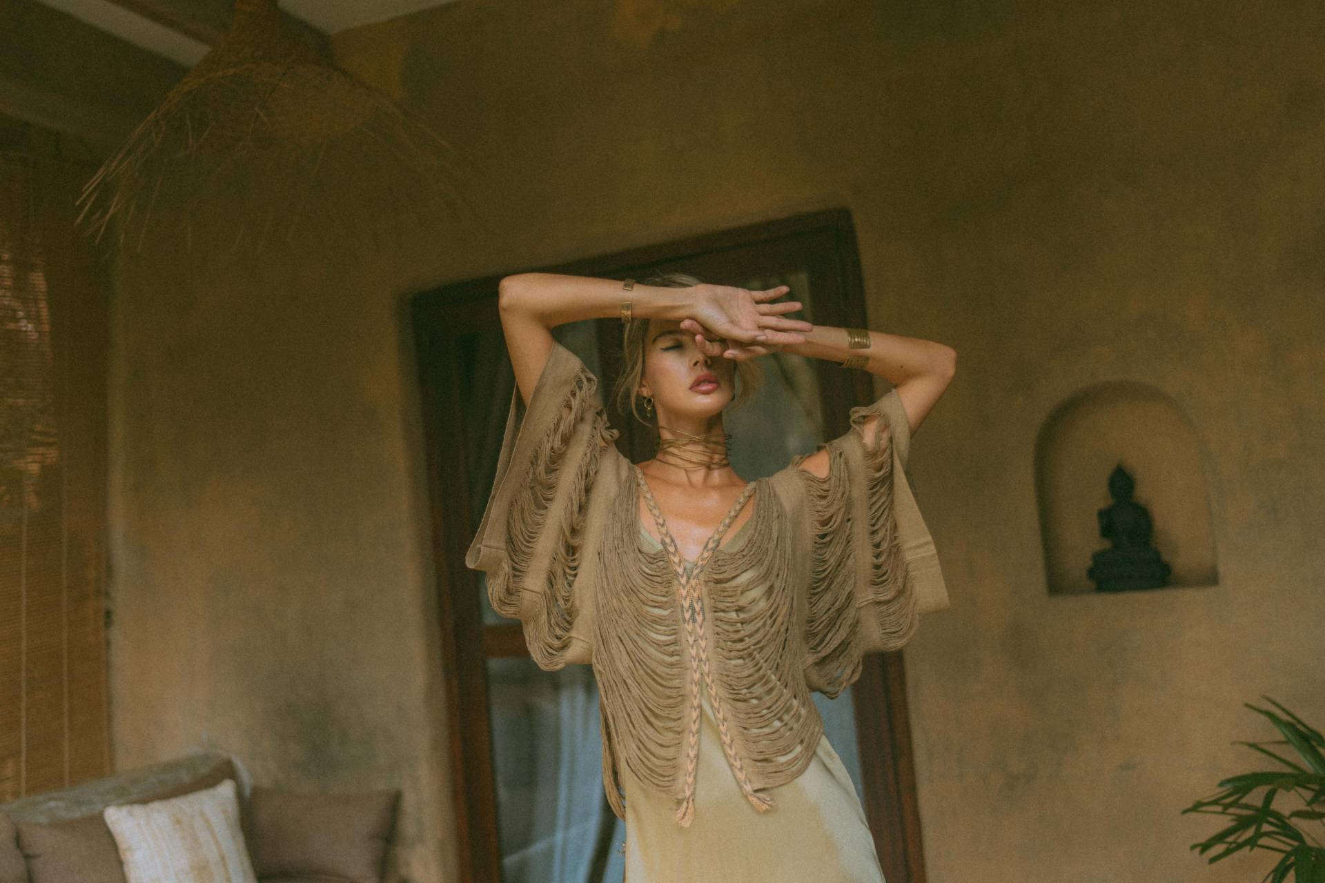 Oud Top Sage Sommertop Mit Offenem Webmuster Aus Rohseide Handperlenbesetzte Details Boho Chic Top von thewhiteravennest