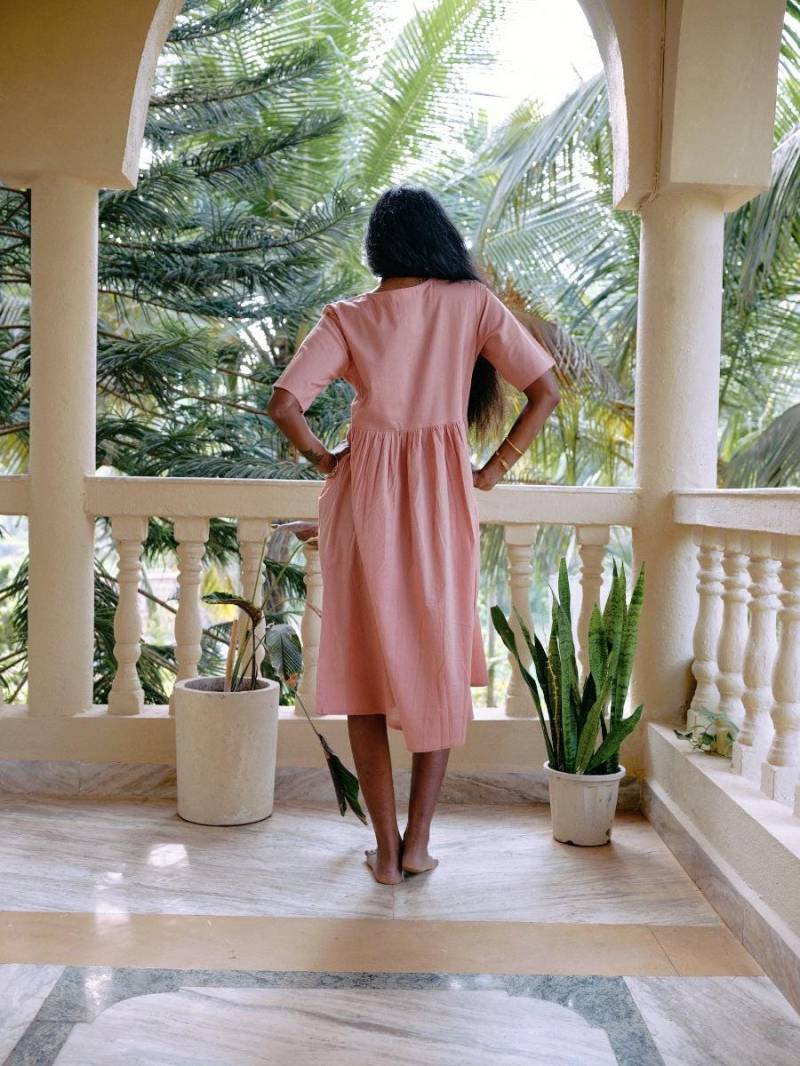 Kleid Poppy Rose ~ Maxikleid in Rosa Aus 100% Baumwolle Mit Knöpfen Langes Sommerkleid Kurzen Ärmeln Boho Vintage Style von thewildfolkBOHO