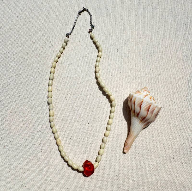 Creme Vintage Perlenkette Mit Orangefarbenem Akzent - Handgemachter Schmuck Strand Boho Halskette, Einzigartiges Geschenk Für Sie Creme Vintage Perlenkette Mit Orangefarbenem Akzent - Handgemachter Schmuck Strand Boho Halskette, Einzigartiges Geschenk Für Sie von thiiingss