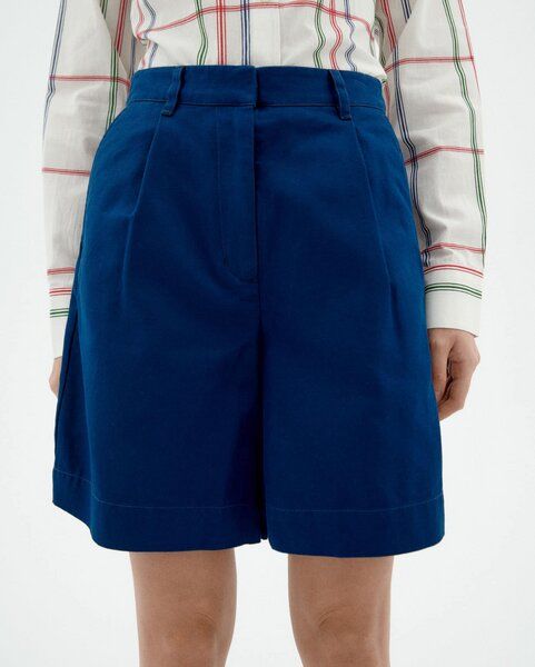 thinking mu Hanf Shorts Modell: Lia von thinking mu