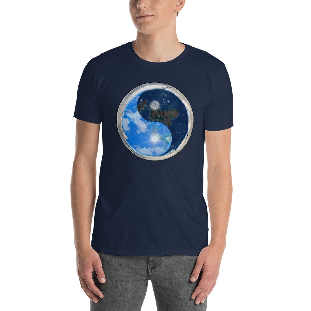 Kurzarm-Unisex T-Shirt | Flache Erde Yinyang von thirsTshop