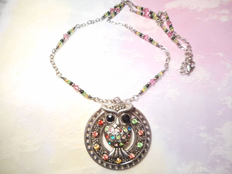 Eulen-Anhänger in Multi-Coloed-Kristalle von thisbeadsforyou