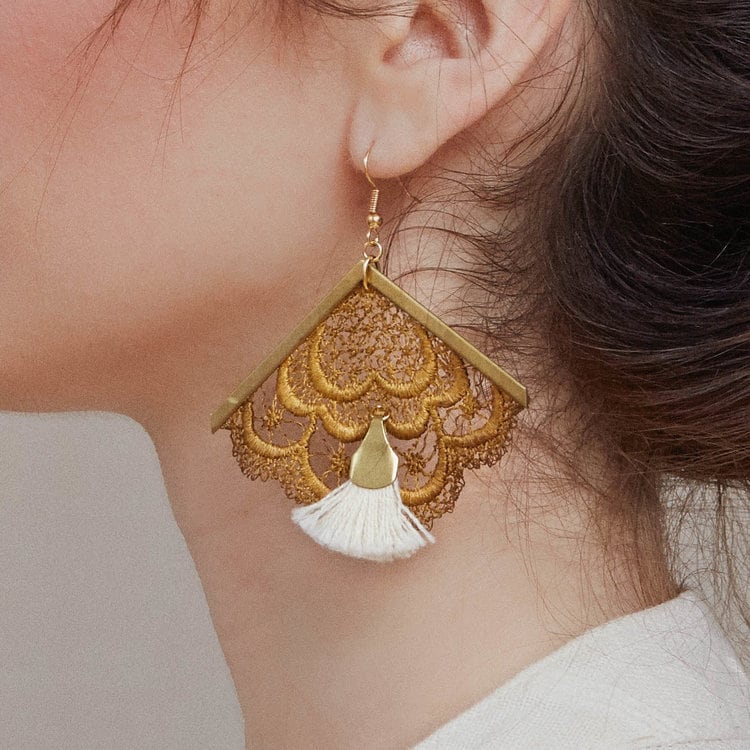 Vintage Spitzenohrringe - Andes Flamenco Dreieck Statement Ohrringe Mit Fächerfransen Quasten Ockergelb & Mehr. Häkellichtfaser Frida Vintage Spitzenohrringe - Andes Flamenco Dreieck Statement Ohrringe Mit Fächerfransen Quasten Ockergelb & Mehr. Häkellichtfaser Frida von thisilk