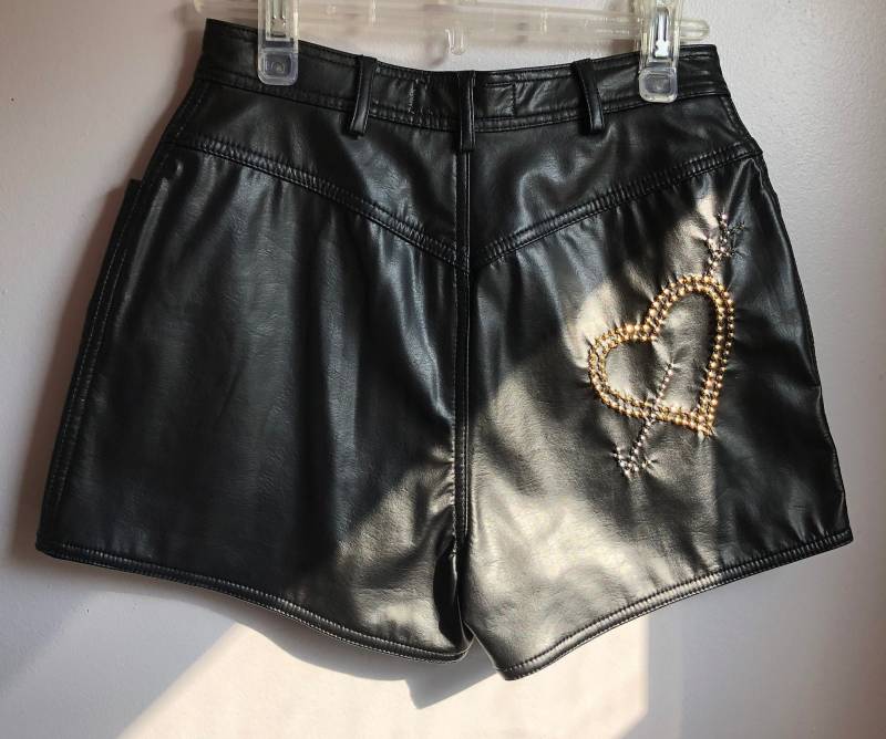 Vintage Kunstleder Ohrstecker Shorts Made in Italy von threadoracle