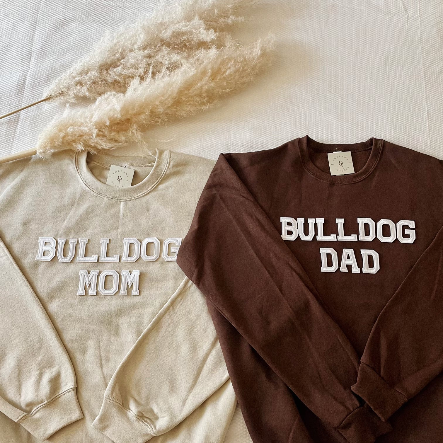 Bulldogge Mom Sweatshirt | Mama Geschenk Dad Hundemama Geschenke von threadsandneedlesCHI