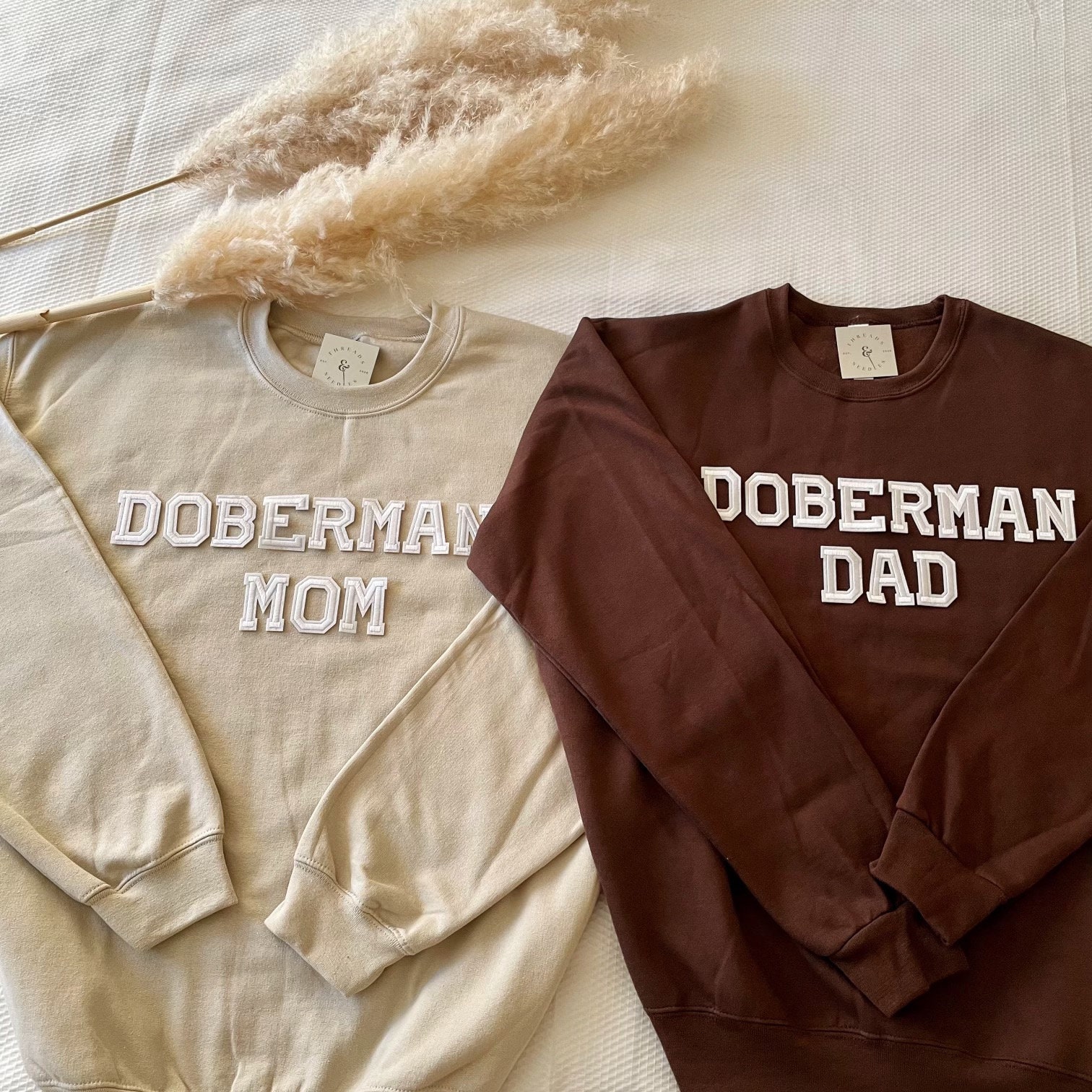 Dobermann Mom Sweatshirt | Dad Hundemama Papa Geschenk Mama von threadsandneedlesCHI