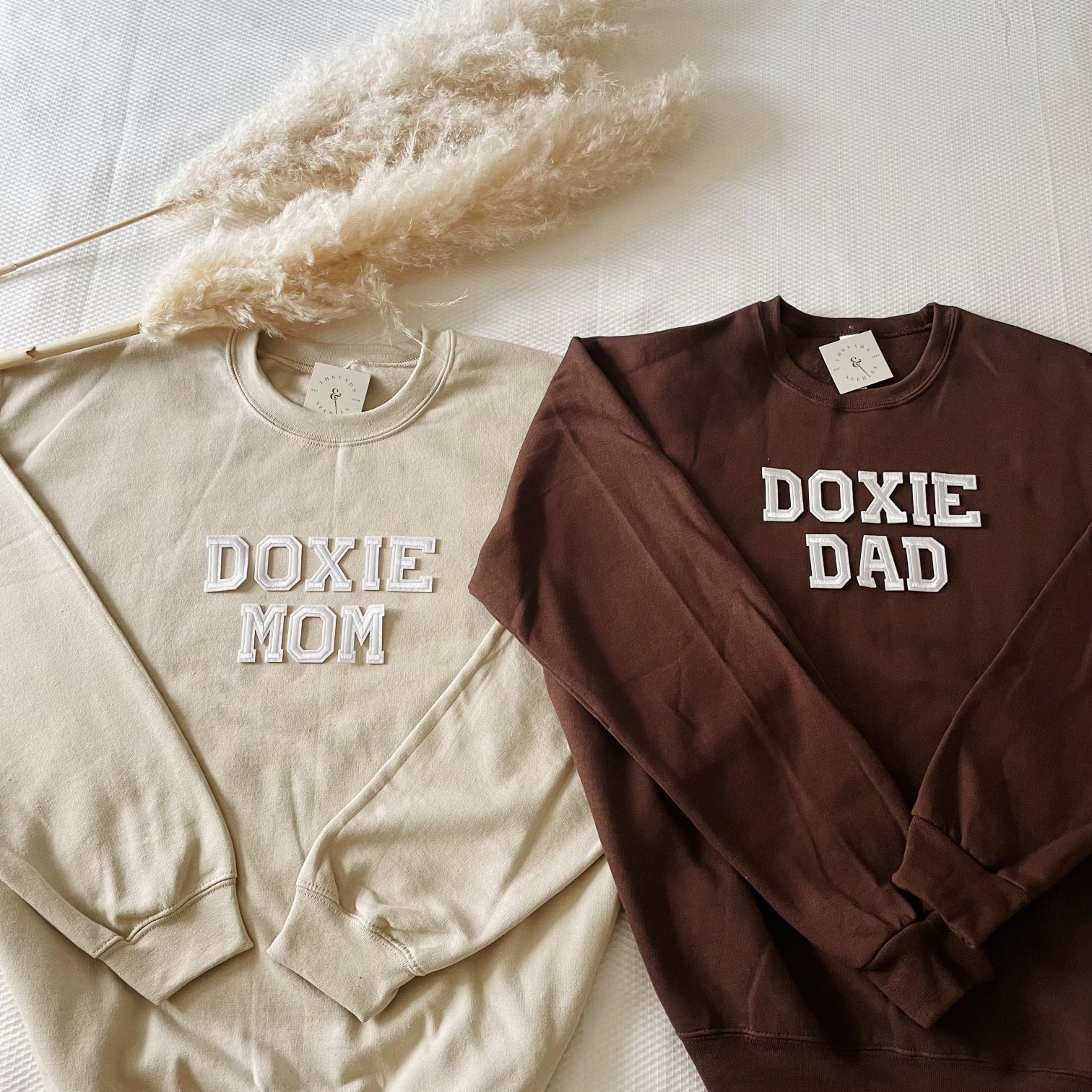 Doxie Mom Sweatshirt | Mama Shirt Dad Daschund Pullover Geschenke Hundemama von threadsandneedlesCHI