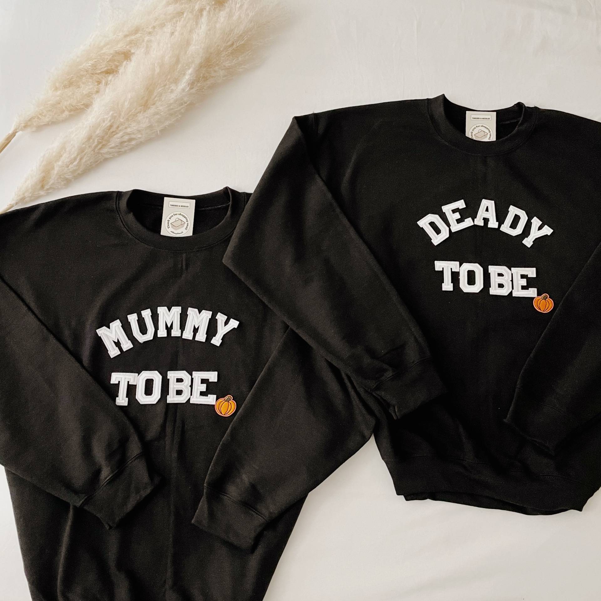 Halloween Schwangerschaft Ankündigung Shirt | Mama Und Papa Sweatshirt Mom To Be Pärchen Outfit Baby Reveal von threadsandneedlesCHI