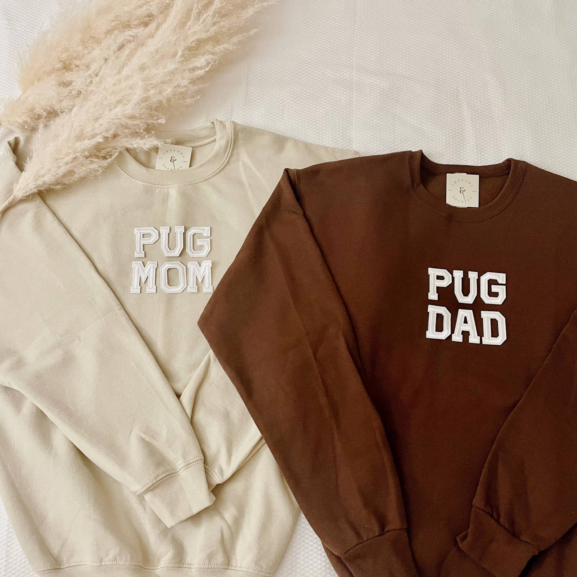 Mops Mom Sweatshirt | Mama Dad Hundemama Hund Papa Geschenke von threadsandneedlesCHI