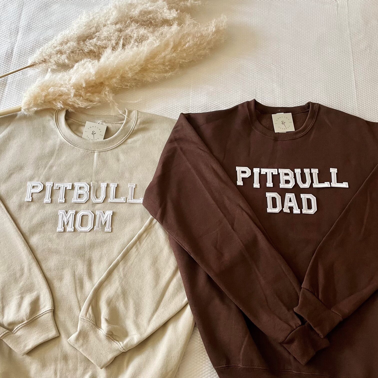 Pitbull Mom Sweatshirt | Dad Hundemama Geschenk Mama von threadsandneedlesCHI