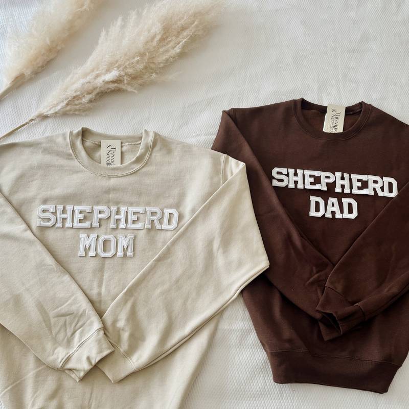 Schäferhund Sweatshirt | Hirte Mama Geschenk Shepherd Mom Hirtenhemd Dad von threadsandneedlesCHI