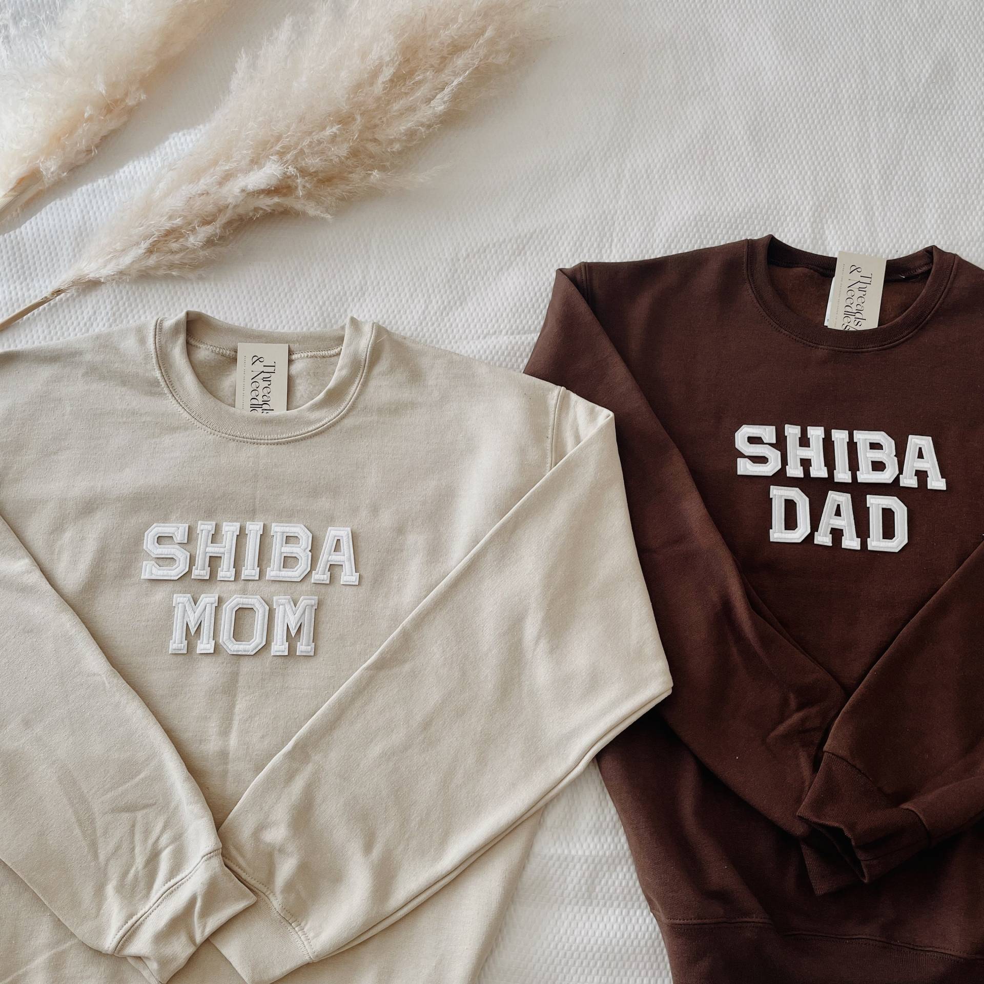 Shiba Inu Sweatshirt | Mama Geschenk Mom Shirt Dad von threadsandneedlesCHI