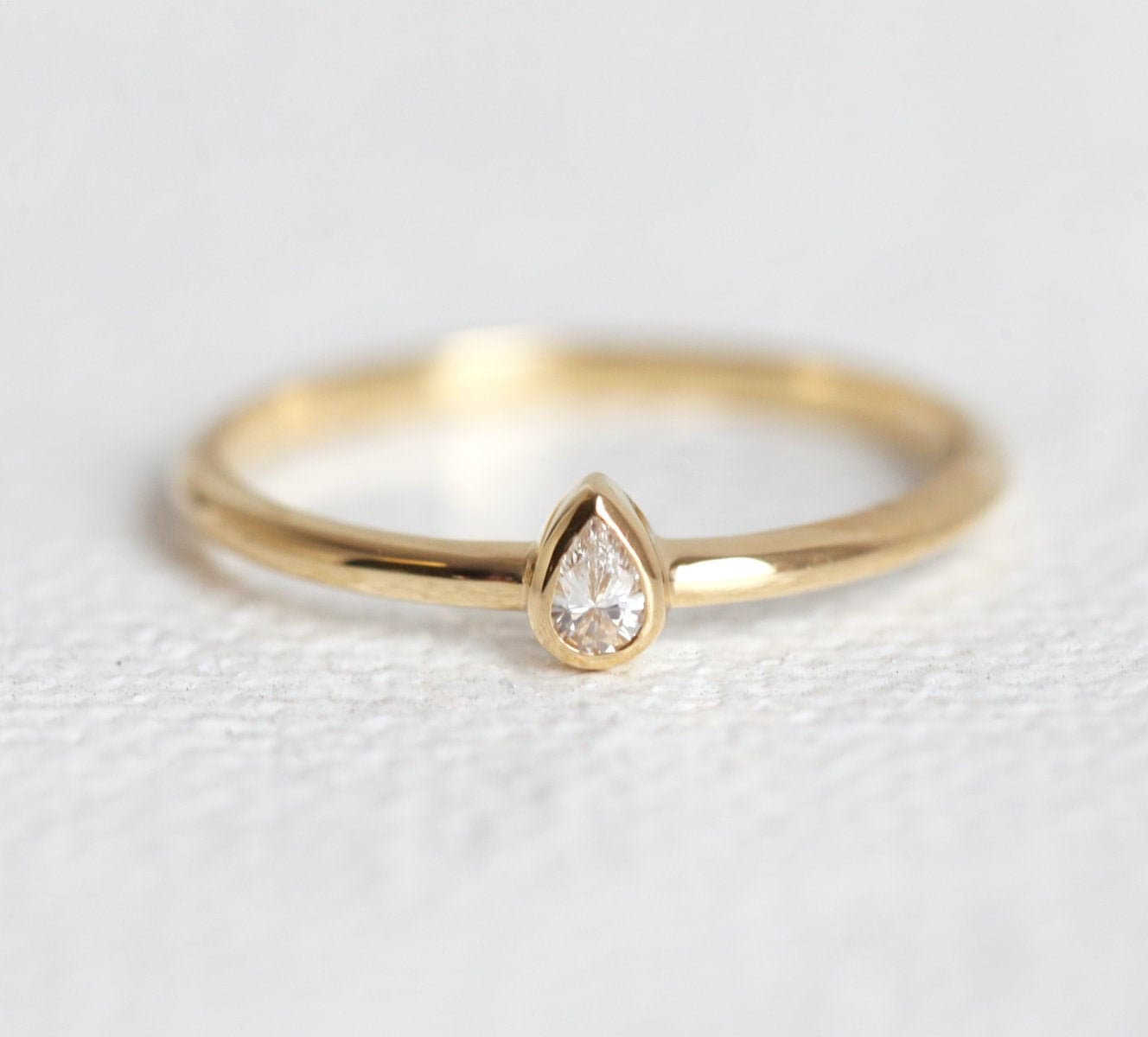 0, 1 Ct Birne Diamant-Ring, Zarte Solitär Einfache Mini-Diamant-Ring, Verlobungsring von threelayers
