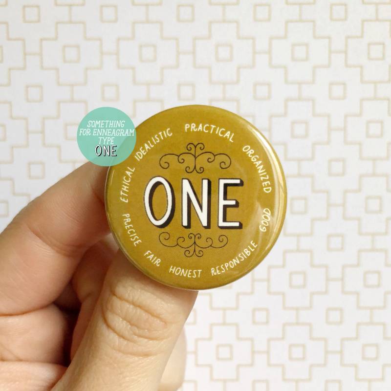 Enneagram One Button Badge | Ermutigungsgeschenk Selbstliebe Selbstfürsorge Geschenk Achtsamkeit Enneagram One Button Badge | Ermutigungsgeschenk Selbstliebe Selbstfürsorge Geschenk Achtsamkeit von threeletterbirds