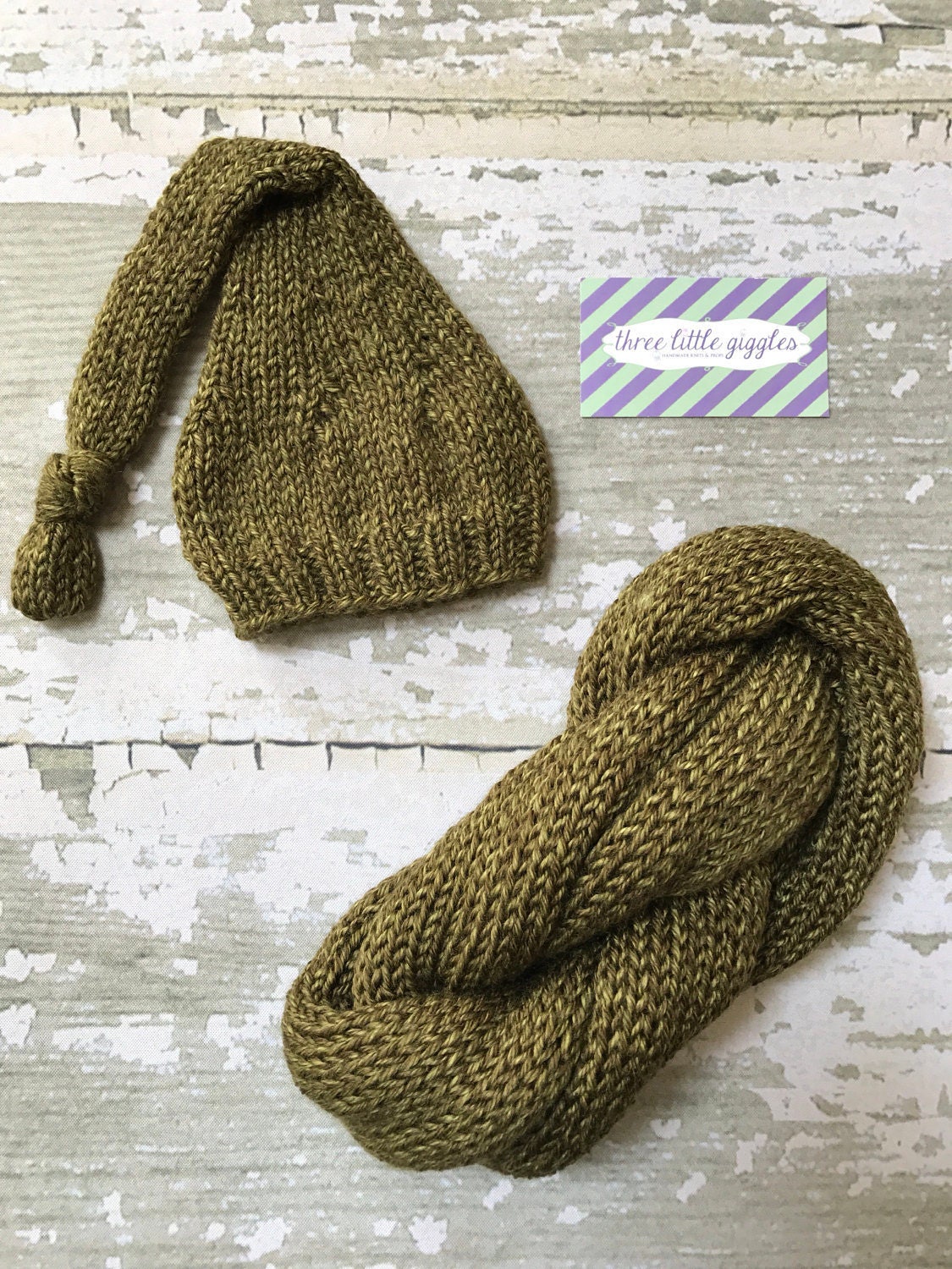 Die Neugeborenen Long-Tailed Sleepy Cap, Mütze & Wrap Set Die Neugeborenen Long-Tailed Sleepy Cap, Mütze & Wrap Set von threelittlegiggles