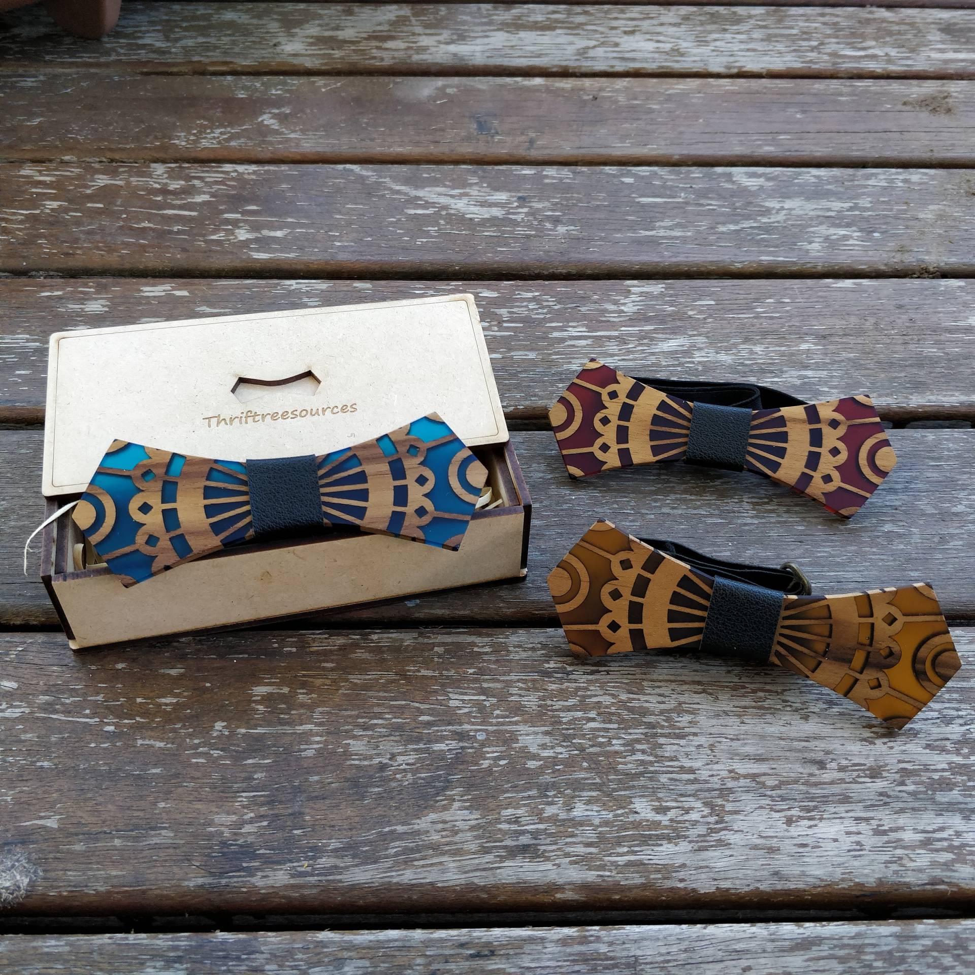 Bunter Schmetterling | Handarbeit Holz-Resin Fliege von thriftreesource