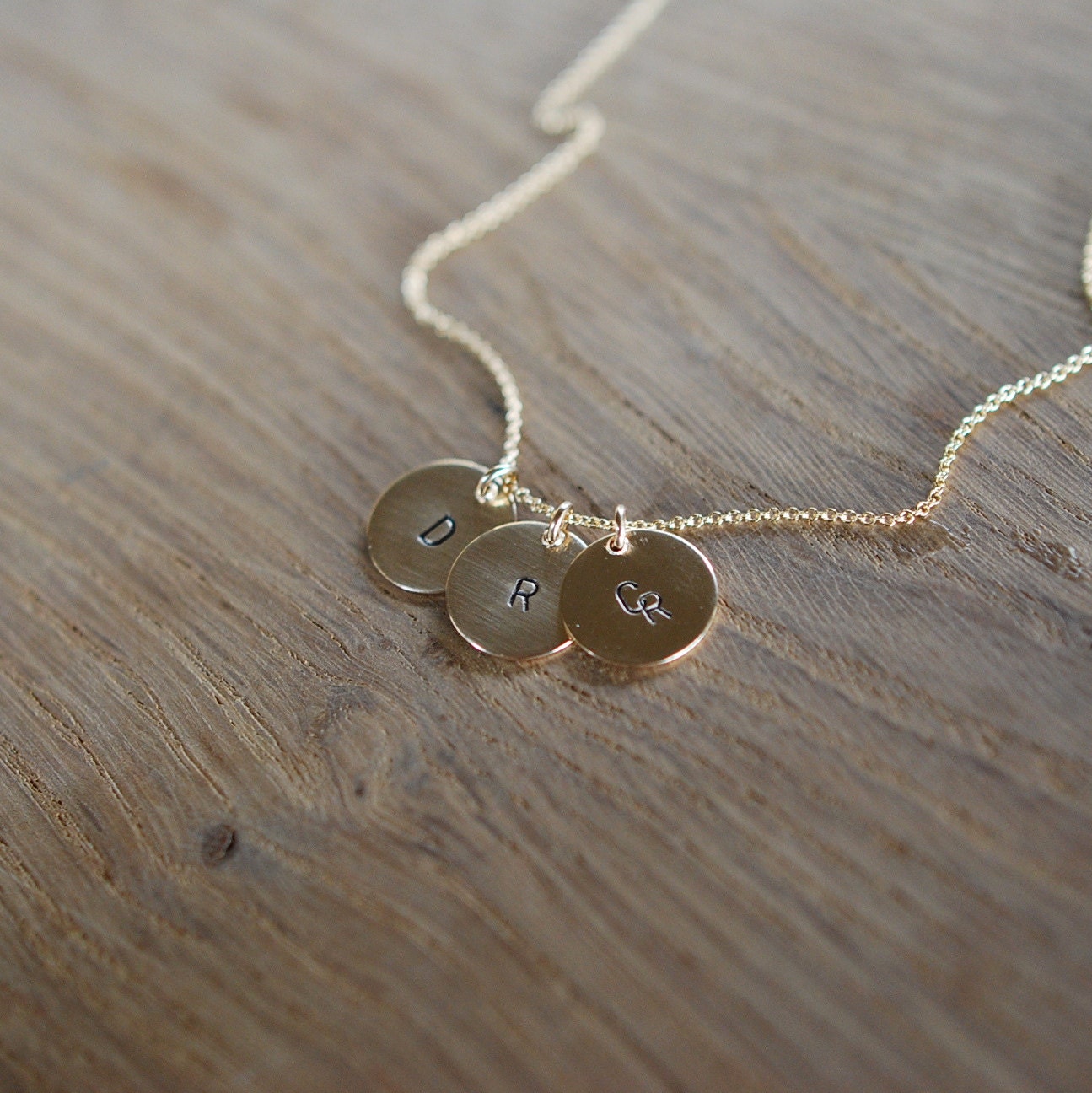Halskette Mit 3 Initialen Aus Gold Halskette Mit 3 Initialen Aus Gold von tianam