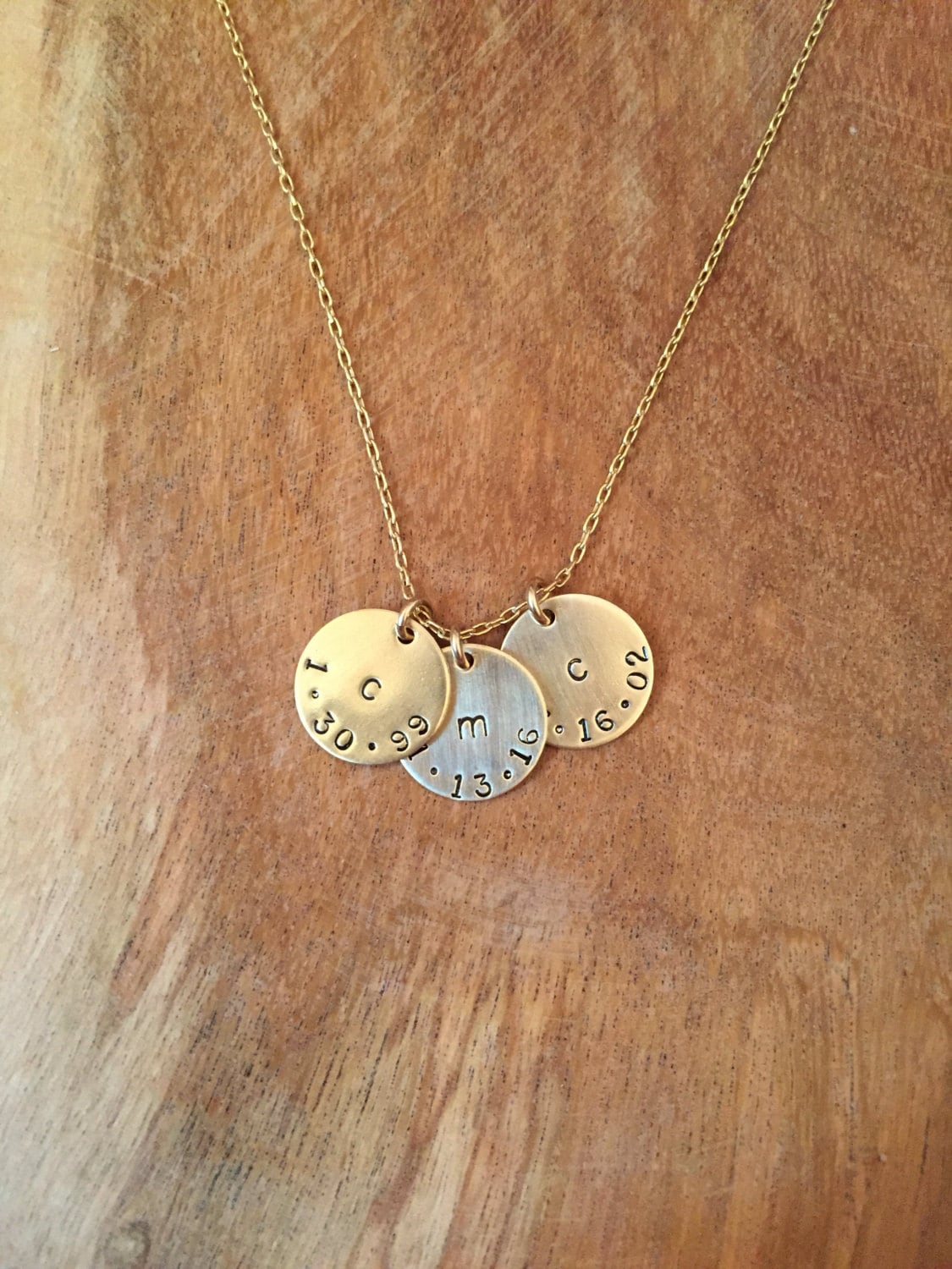 Personalisierte 3 Plättchen Halskette - Gold Filled Personalisierte 3 Plättchen Halskette - Gold Filled von tianam