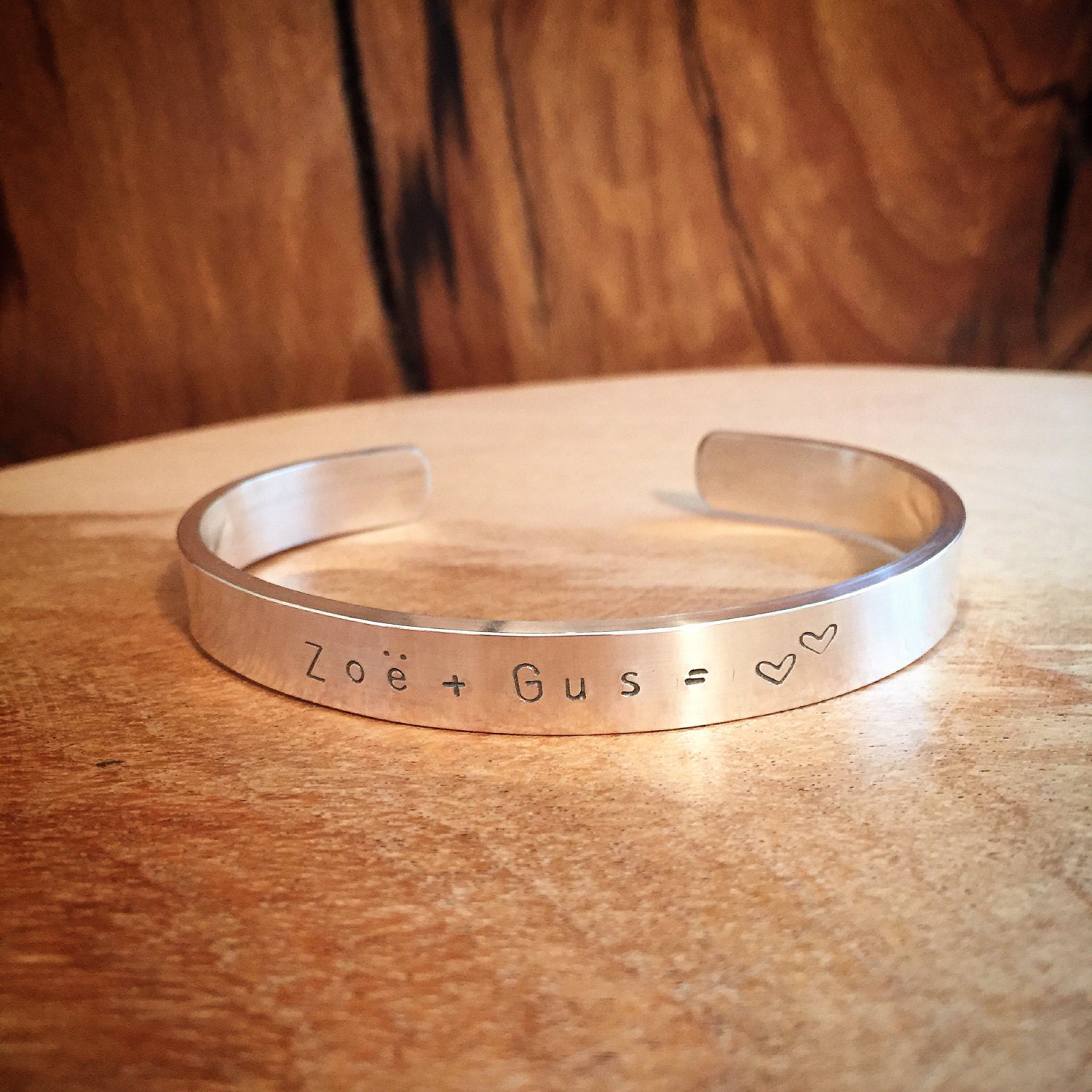 Personalisierte Breite Manschette Armband Personalisierte Breite Manschette Armband von tianam