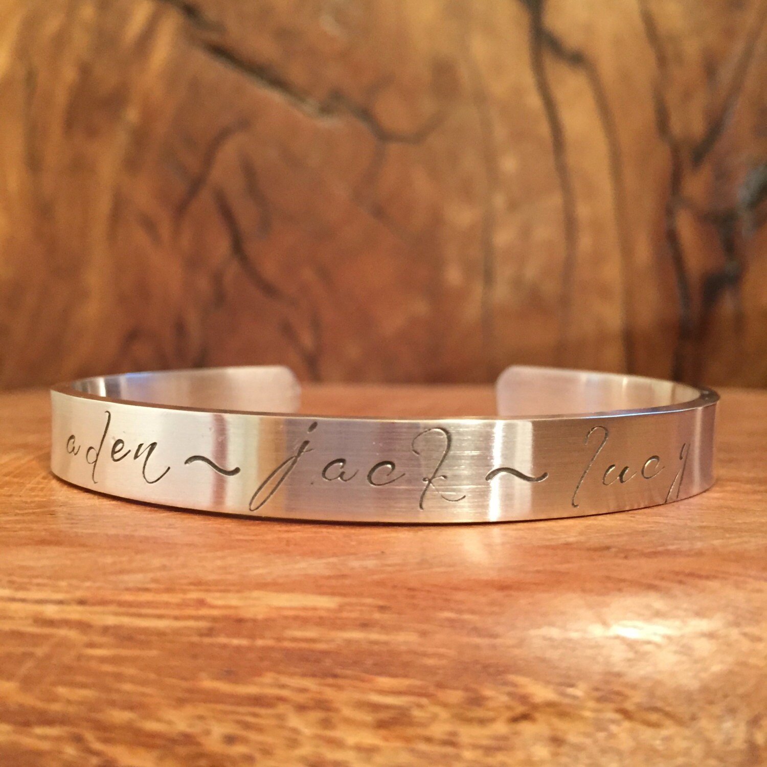 Personalisierte Breite Manschette - Fancy Schrift Personalisierte Breite Manschette - Fancy Schrift von tianam