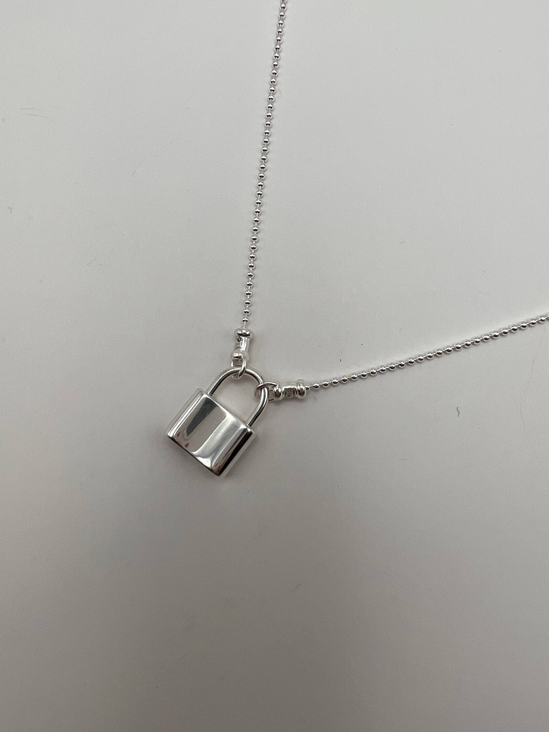 Schloß-Halskette Auf Sterling Silber Kette Schloß-Halskette Auf Sterling Silber Kette von tianam