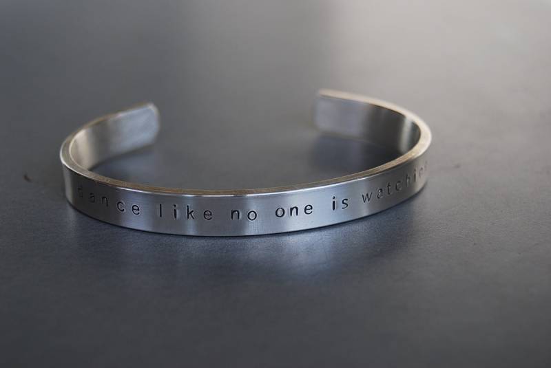 Tanz Wie Keiner Sieht - Breites Manschetten Armband Tanz Wie Keiner Sieht - Breites Manschetten Armband von tianam