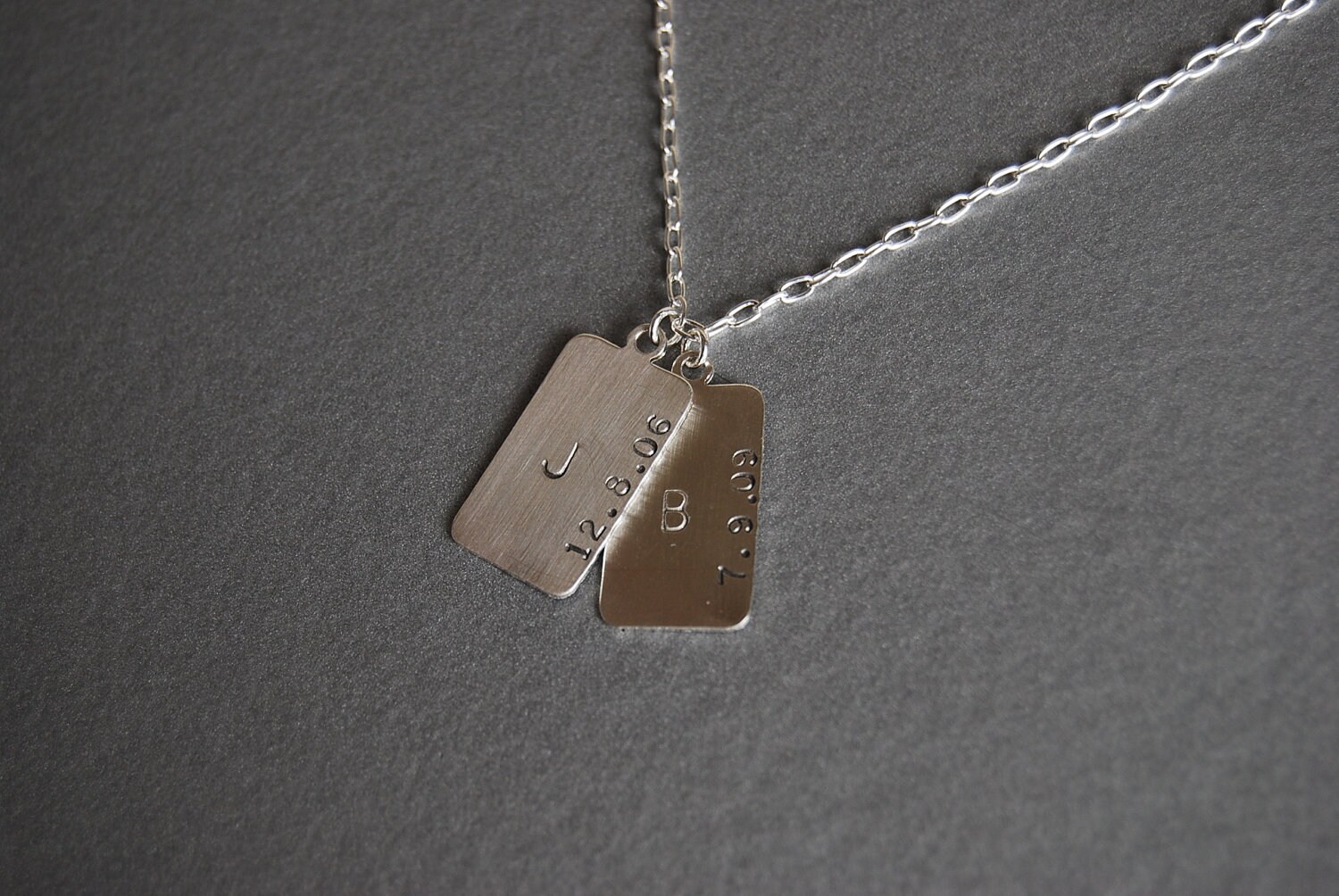 Zwei-Tab Personalisierte Halskette Zwei-Tab Personalisierte Halskette von tianam
