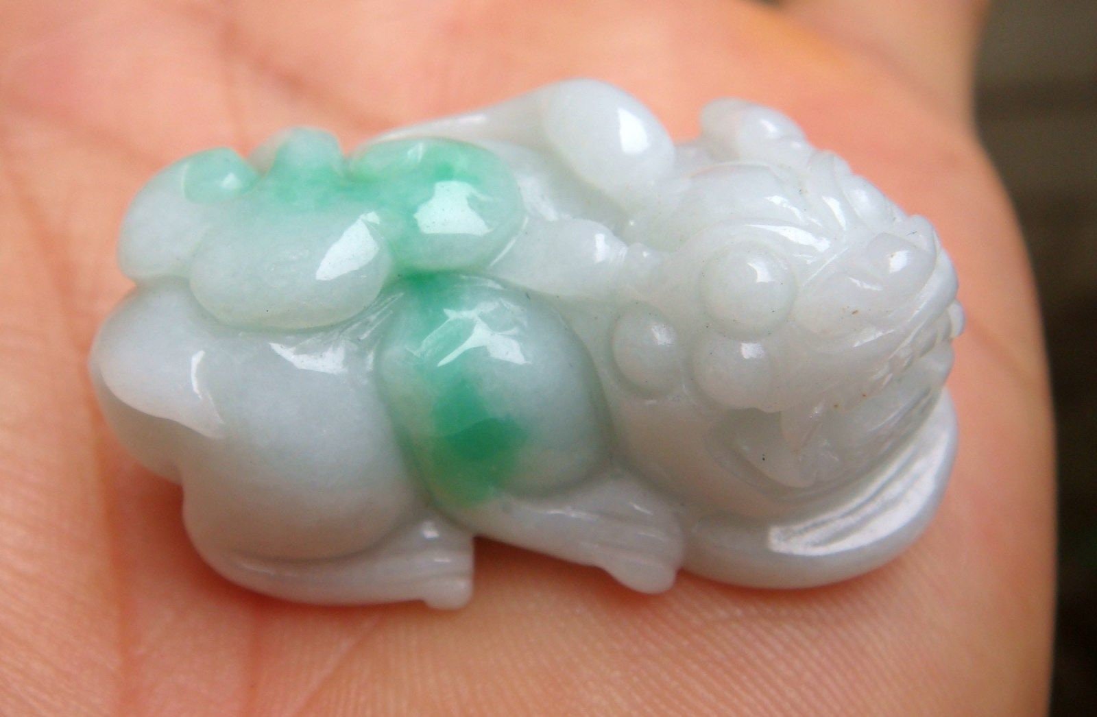 34 Mm Zertifizierte 100% Natürliche Unbehandelte Klasse A Typ Grün Weiße Farbe Jadeit 3D Handgefertigte Geschnitzte Pixiu Münze Ruyi von tiantianjadeite