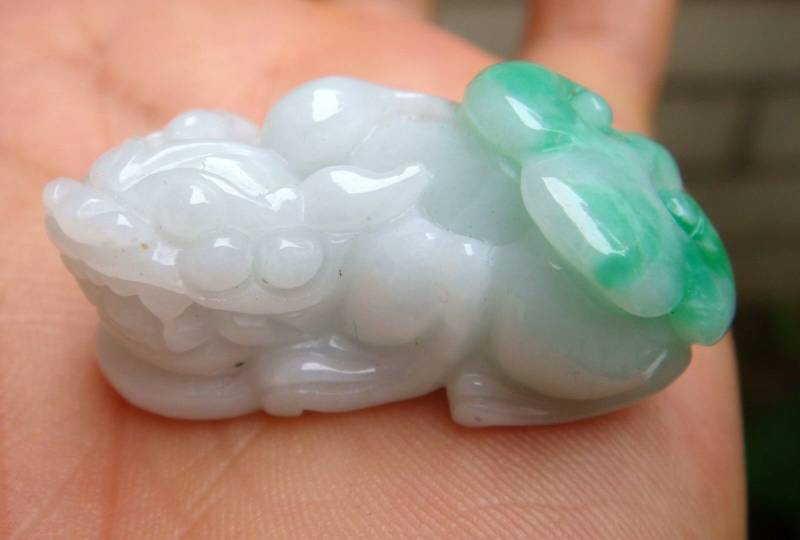 35 Mm Zertifiziert 100% Natürlich Unbehandelt Grad A Grün Weiße Farbe Jadeit Handgefertigte Geschnitzte 3D Pixiu Münze Ruyi Halsketten-Anhänger 968 von tiantianjadeite