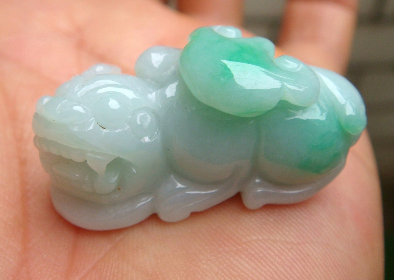 36 Mm Zertifiziert 100% Natürlich Unbehandelt Grad A Grün Weiße Farbe Jadeit Handgemachte Geschnitzte 3D Pixiu Münze Ruyi Halsketten-Anhänger 967 von tiantianjadeite