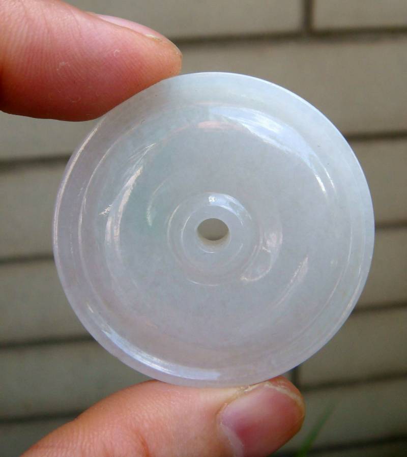 40 Mm Unbehandelte Klasse A Typ Hellgrün Eisige Durchscheinende Jadeit Handgefertigte Geschnitzte Kreis-Donut-Sicherheits-Hängende Halskette von tiantianjadeite