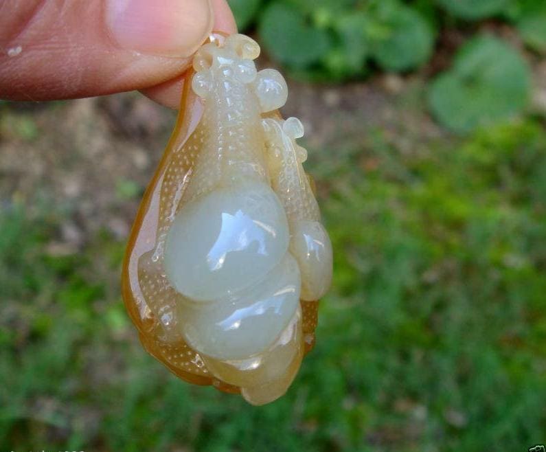 40 Mm Zertifiziert 100% Natürlich Unbehandelt Grad A Typ 2 Farbe Eisige Jadeit Geschnitzte 3D Zwei Schneckenanhänger 1367 von tiantianjadeite