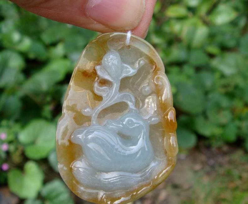 46 Mm Eisige Jadeit Zertifiziert 100% Natürlich Klasse A | Typ A Hellgelb Grün Handgeschnitzte Mandarin Duck Ruyi Anhänger Halskette von tiantianjadeite