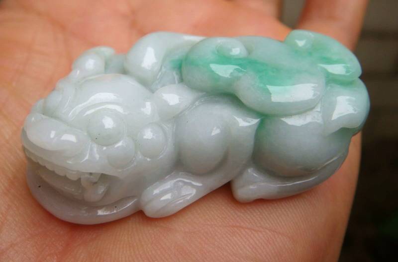 49 Mm Zertifiziert 100% Natürlich Unbehandelt Grad A Grün Weiße Farbe Jadeit Jaded Handmade Geschnitzte 3D Pixiu Münze Ruyi Halsketten-Anhänger 958 von tiantianjadeite