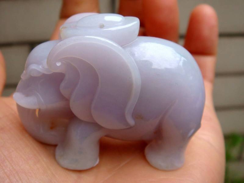 52 Mm Zertifizierte Natürliche Unbehandelte Klasse A Typ Lavendel Icy Jadeit Handgefertigte Geschnitzte 3D Elefant Yuanbao Anhänger Genstone 990 von tiantianjadeite