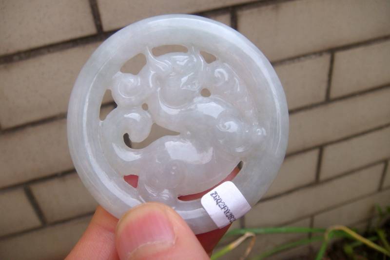 55 Mm 100% Natürliche Unbehandelte Zertifizierte Klasse A Eisige Durchscheinende Jadeit Handgefertigte Geschnitzte Antike Tier Anhänger Halskette von tiantianjadeite