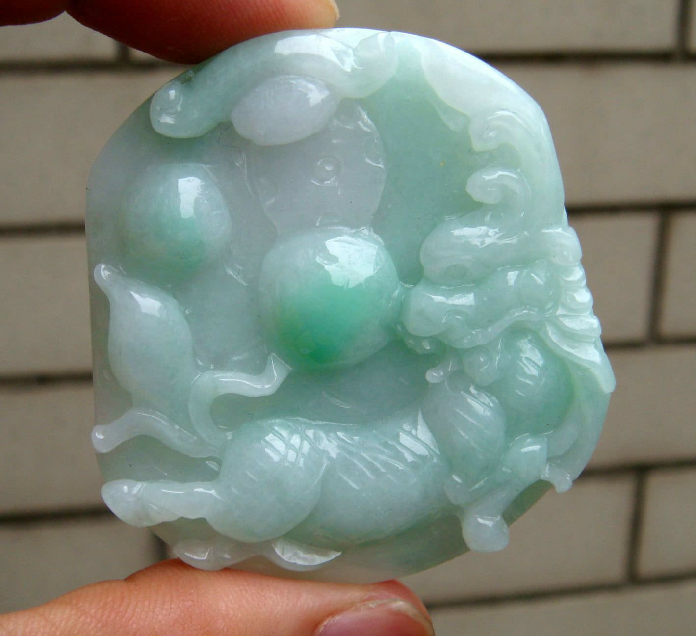 55 Mm Zertifizierte Natürliche Unbehandelte Klasse A | Typ A Hellgrün Weiße Jadeit Geschnitzte Kylin Yuenbao Münze Anhänger Genstone von tiantianjadeite