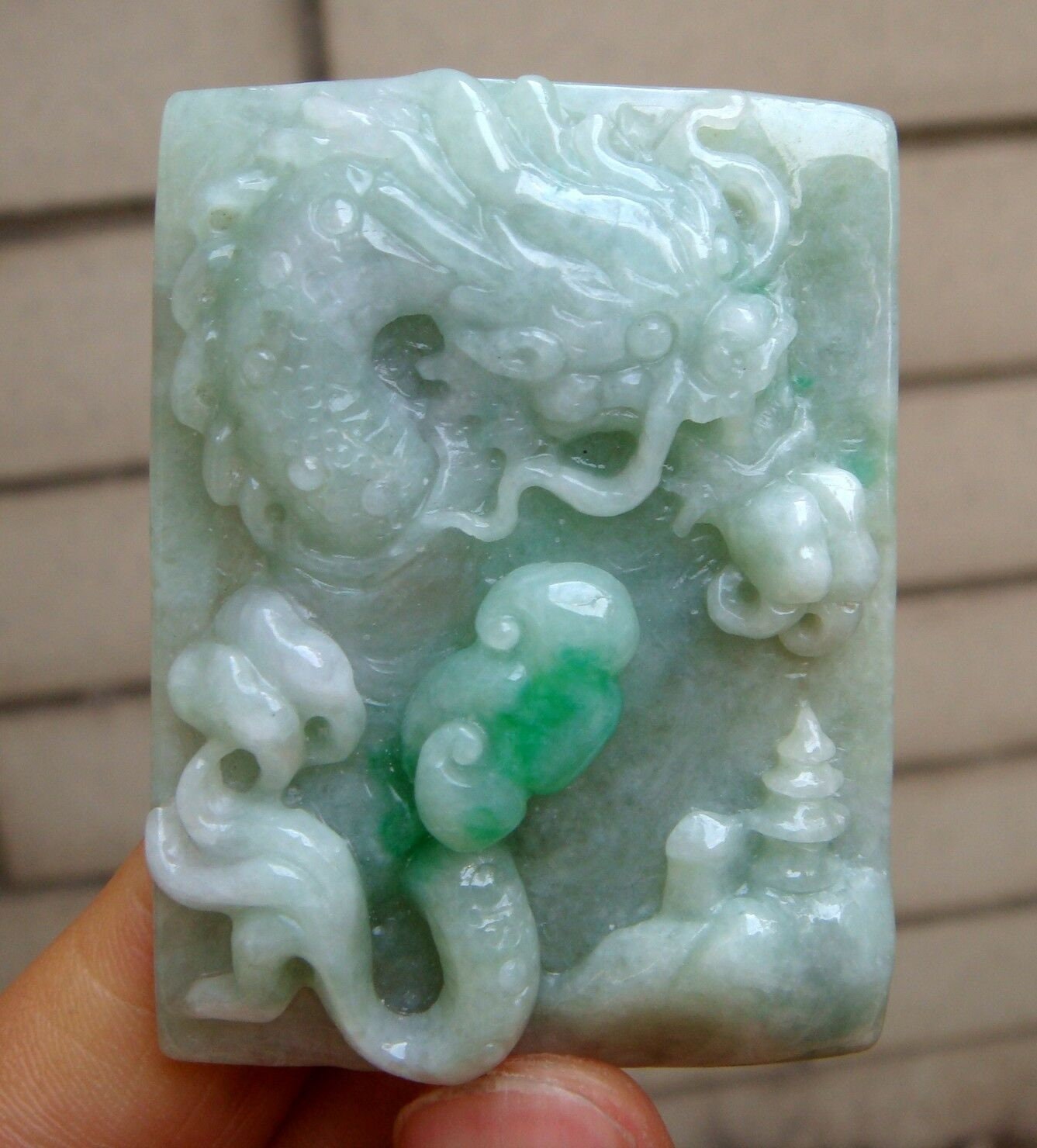 57 Mm Zertifizierte 100% Natürliche Ungefärbte Klasse A Typ Grüne Jadeit Handgeschnitzte Drachen Ruyi Pagode Anhänger Halskette 4171 von tiantianjadeite