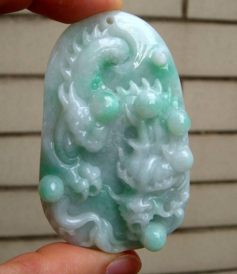 65 Mm Zertifiziert 100% Natürlich Unbehandelt Grad A Hellgrün Weiß Jadeit Smaragd Handgefertigte Geschnitzte Drachen Anhänger Halskette von tiantianjadeite