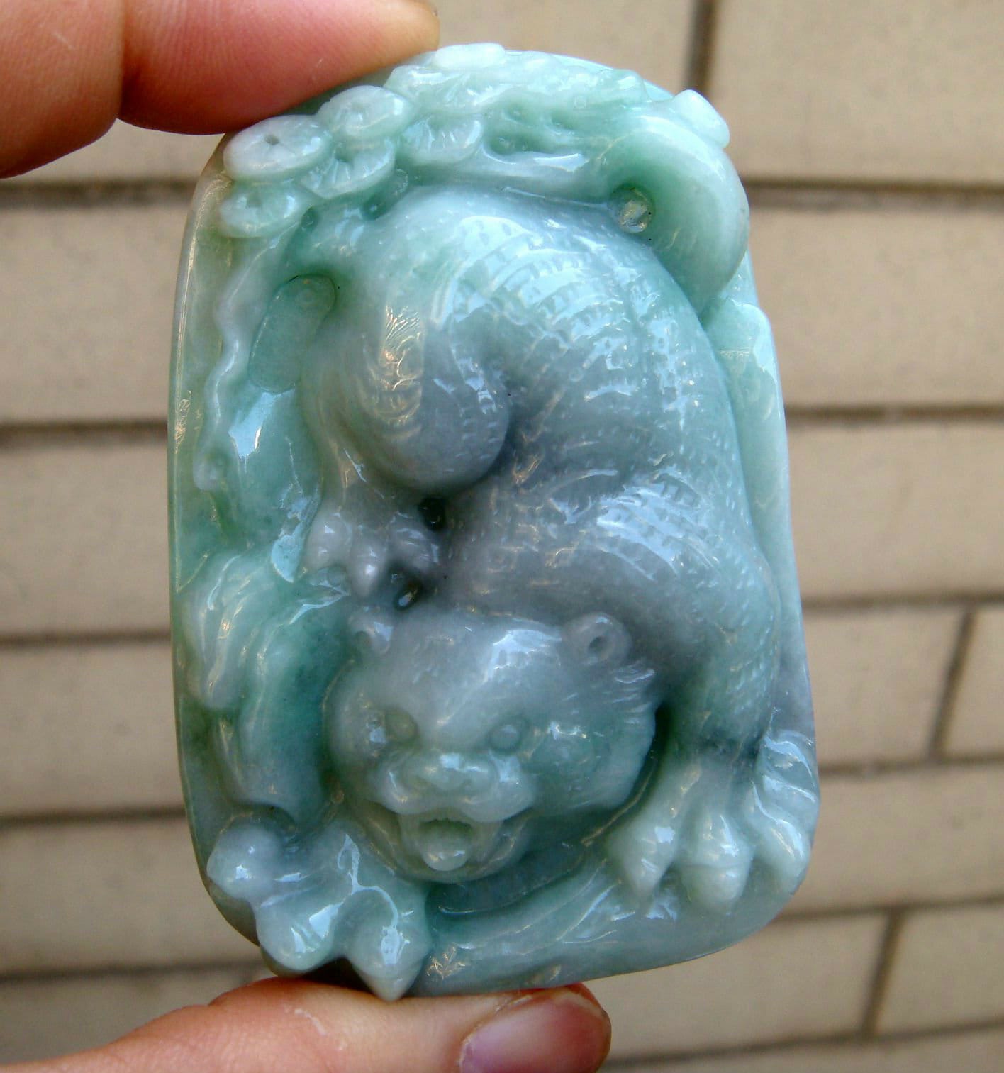 70 Mm Grüner Jadeit Zertifiziert 100% Natürlich Unbehandelt Grad A | Typ A Handgefertigte Geschnitzte Kiefer Baum & Tiger Anhänger Edelstein von tiantianjadeite