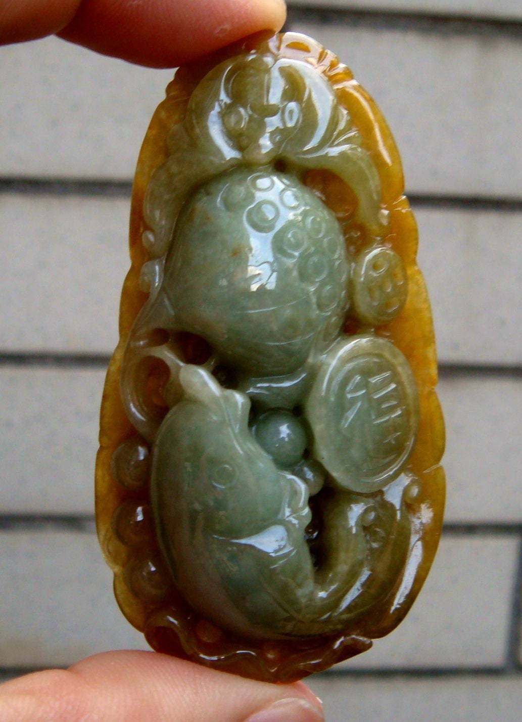 70 Mm Universität Zertifizierte 100% Natürliche Unbehandelte Klasse A Hellgrün Braun Jadeit Handgefertigte Geschnitzte Goldish Münze Bat von tiantianjadeite