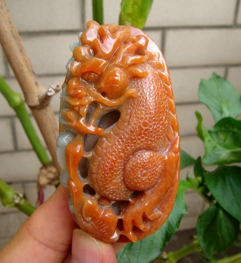 77 Mm Zertifiziert 100% Natürlich Unbehandelt Grad A Typ Rot Gelb Jadeit Geschnitzte Drachen Ruyi Carving Anhänger Halskette von tiantianjadeite