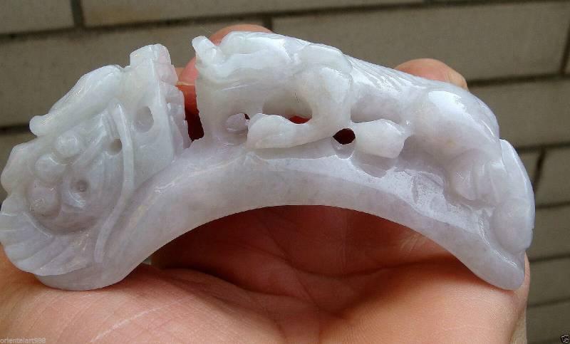 85 Mm Zertifizierte Natürliche Unbehandelte Klasse A Grüne Lavendel Jadeit Handgefertigt Geschnitzte 3D Drachen Pixiu Hand Player Edelstein2269 von tiantianjadeite