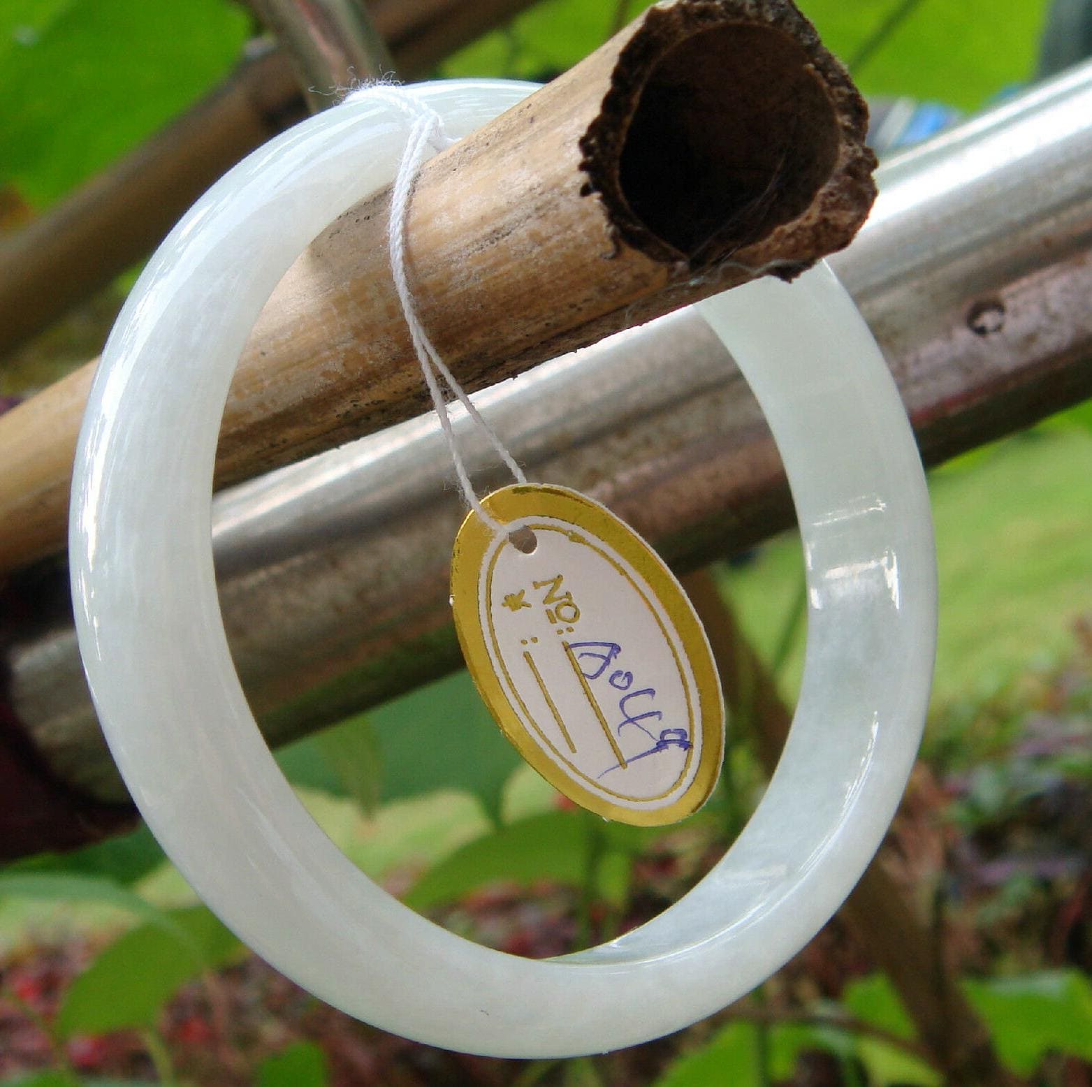 Jadeit 58 Mm Armreif 100% Natürlicher Unbehandelter Grad A Typ Durchscheinender Eisiger Handgefertigter Geschnitzter Edelstein No.049 + 2 von tiantianjadeite