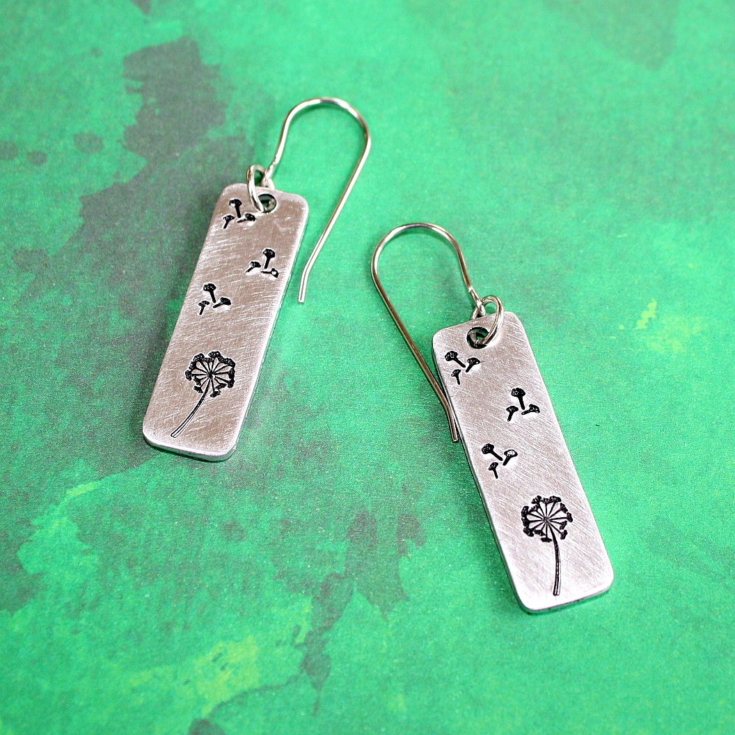 Löwenzahn Ohrringe - Handgestempelter Schmuck Edelstahl Ohrhaken Aluminium Rechteck Löwenzahn Ohrringe - Handgestempelter Schmuck Edelstahl Ohrhaken Aluminium Rechteck von ticklebean