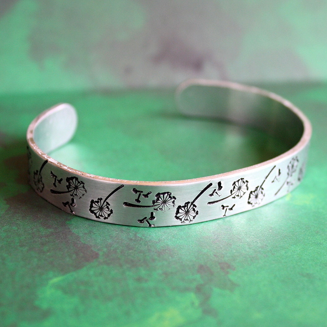 Pusteblume Cuff - Hand Gestempelt Armband Pusteblume Cuff - Hand Gestempelt Armband von ticklebean