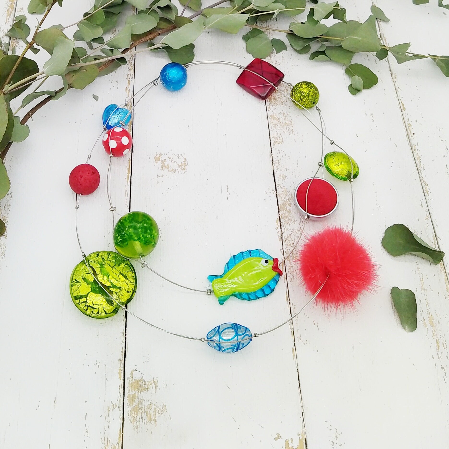 Auffällige, Lange Statement Kette Mit Muranoglaselementen, Resin Und Puschel Auffällige, Lange Statement Kette Mit Muranoglaselementen, Resin Und Puschel von tickodesign